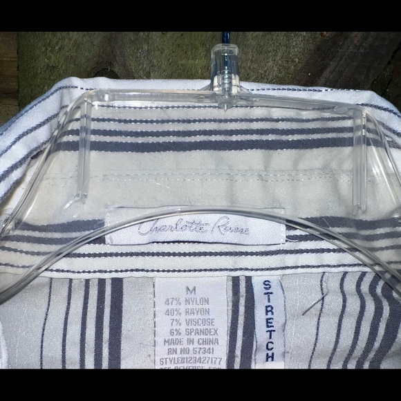 Charlotte Russe button up blouse - Picture 3 of 4